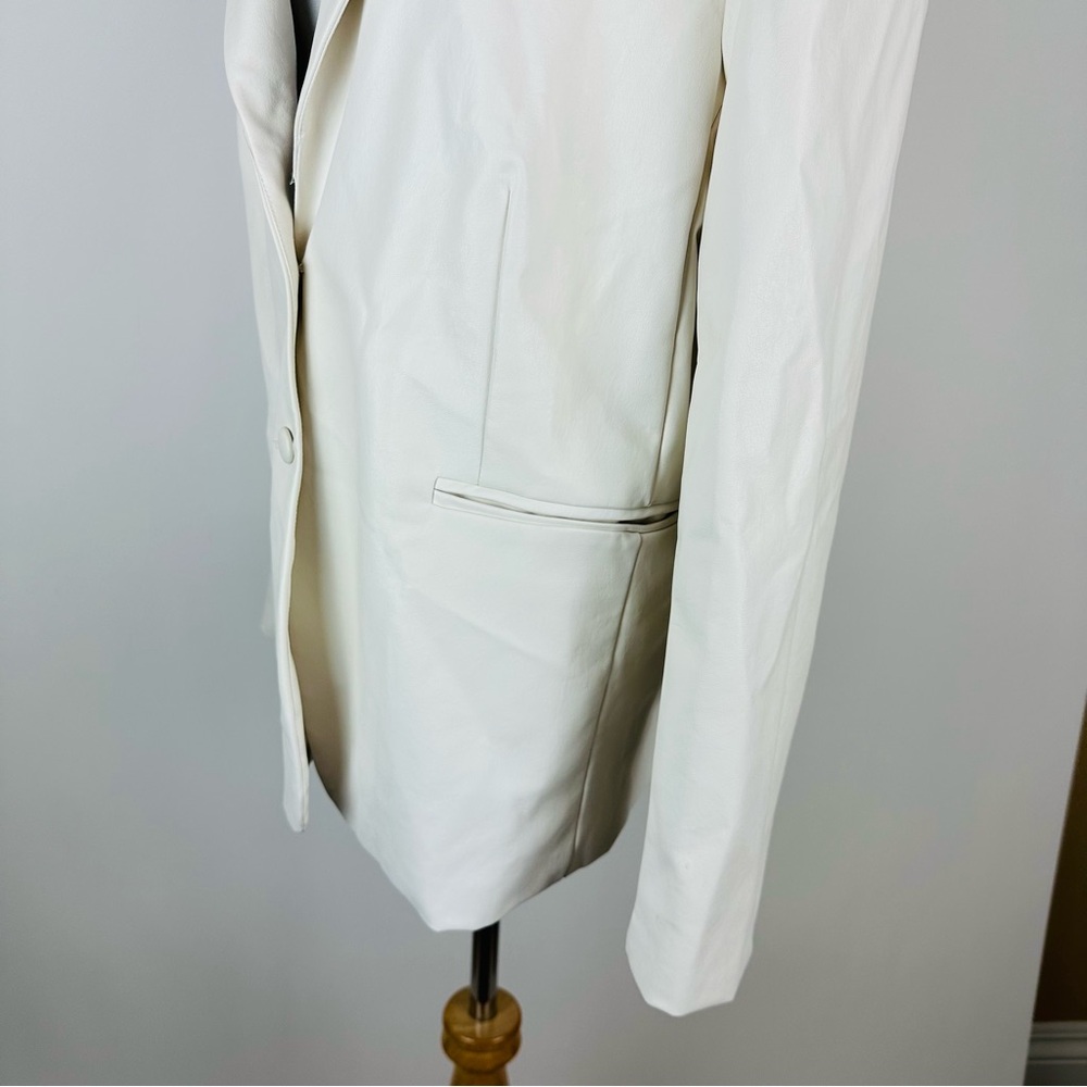 Edikted Anna White Oversized Faux Leather Blazer Size XS - Picture 10 of 16